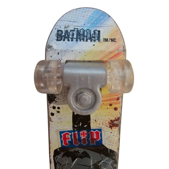 Tech Deck Batman DC Universe Young Justice Mini Finger Flip Skateboard Black Toy - Picture 4 of 4